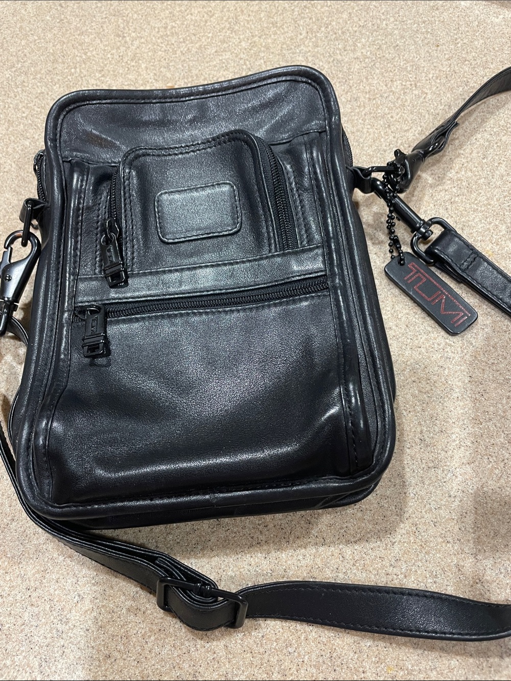 Tumi Black Leather Messenger Crossbody with Removable Tag 10x 7”